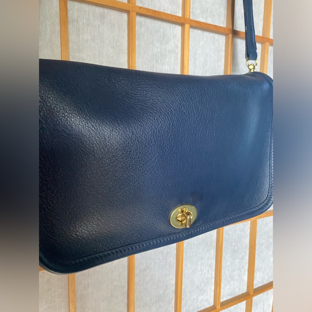 Coach Leather Purse / Navy
Leather Bag / Coach Pocket... - Picture 4 of 16
